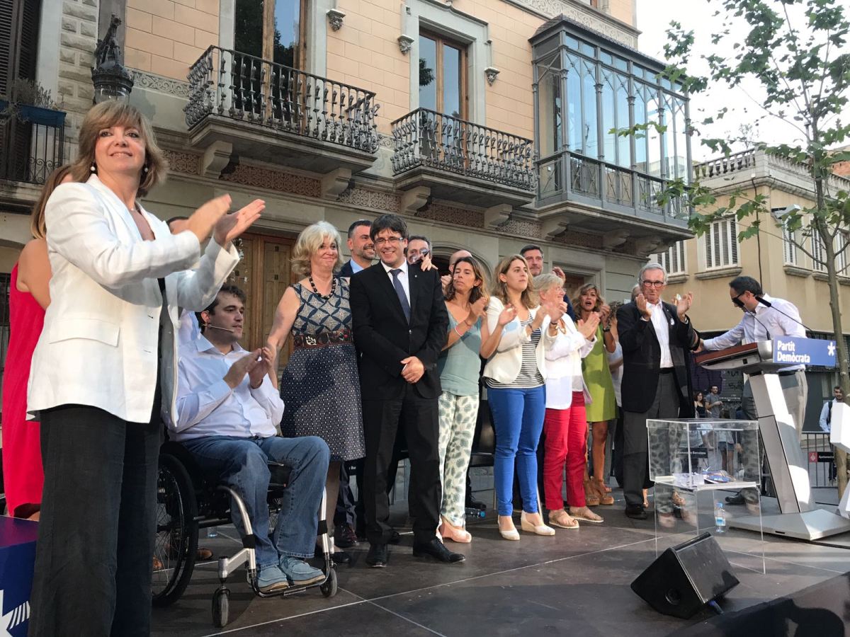 President Puigdemont: “Respecteu la democràcia, no hi tireu les&nbsp;clavegueres”